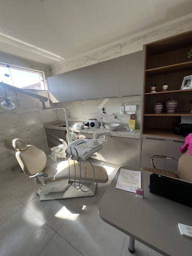 Dra. Victória Mota - Tratamento de canal e clínico geral