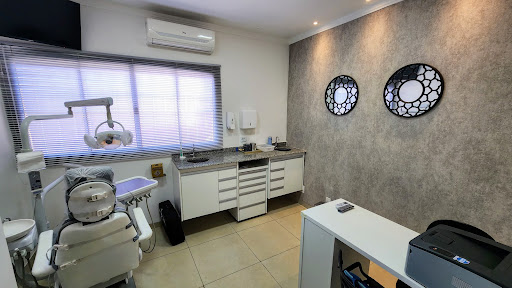 Dra. Raíssa Schwam | Dentista 24h Araçatuba